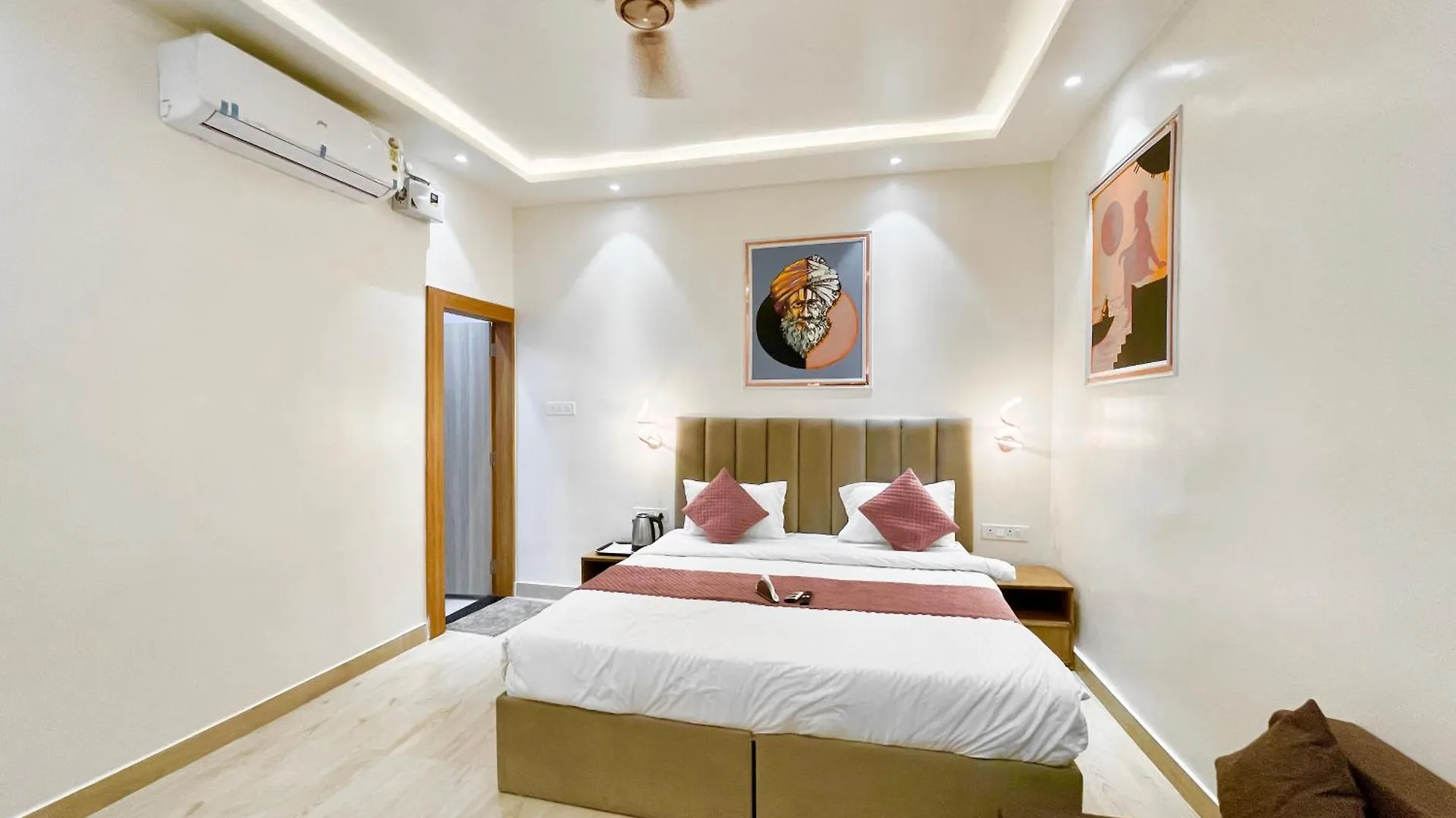 Hotel The Banaras Stay, Varanasi ! Fully-Air-Conditioned Hotel With Wifi Availability, Near Kashi Vishwanath Temple And Ganga Ghat הודו