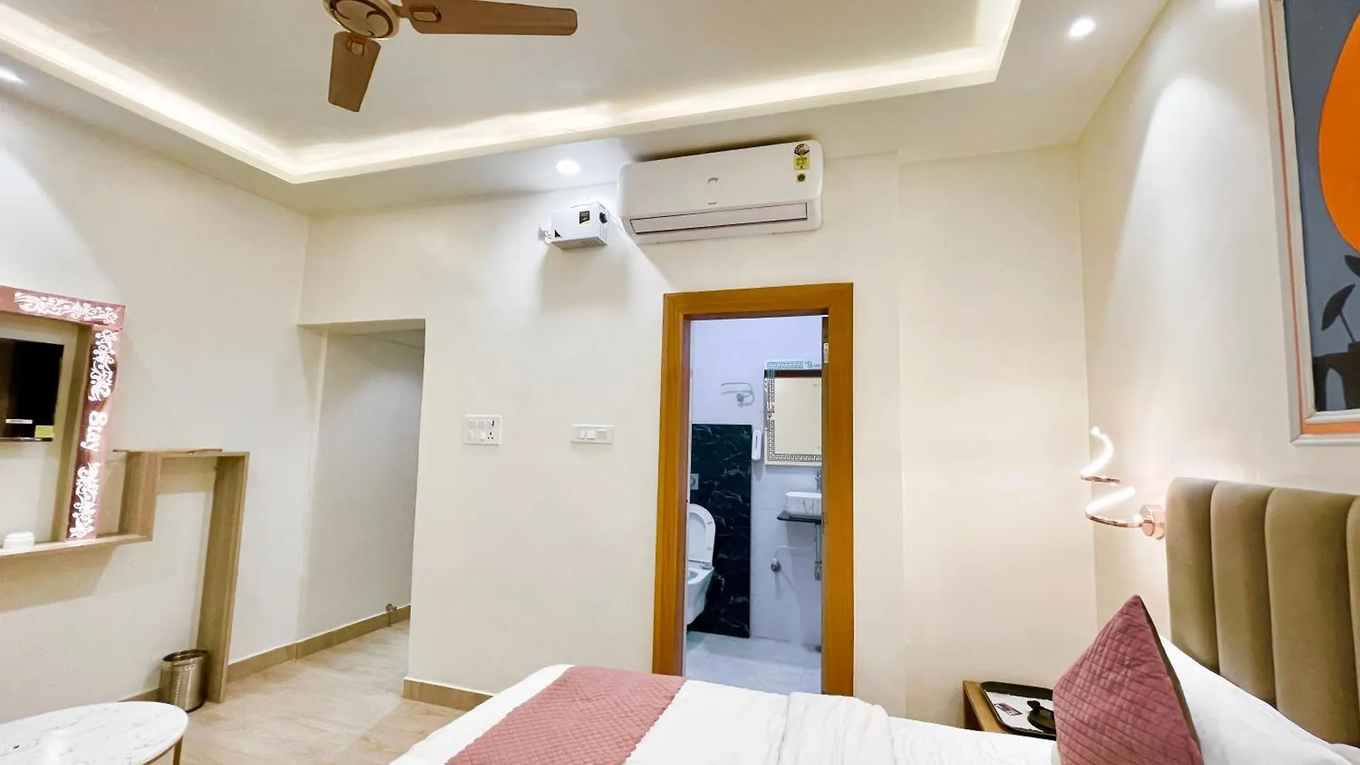 Hotel The Banaras Stay, Varanasi ! Fully-Air-Conditioned Hotel With Wifi Availability, Near Kashi Vishwanath Temple And Ganga Ghat