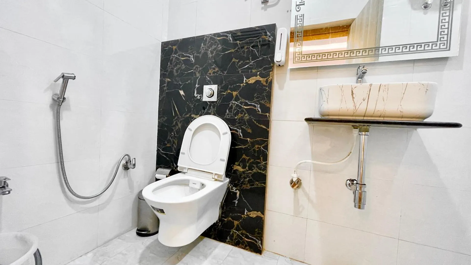 Hotel The Banaras Stay, Varanasi ! Fully-Air-Conditioned Hotel With Wifi Availability, Near Kashi Vishwanath Temple And Ganga Ghat 4*,
