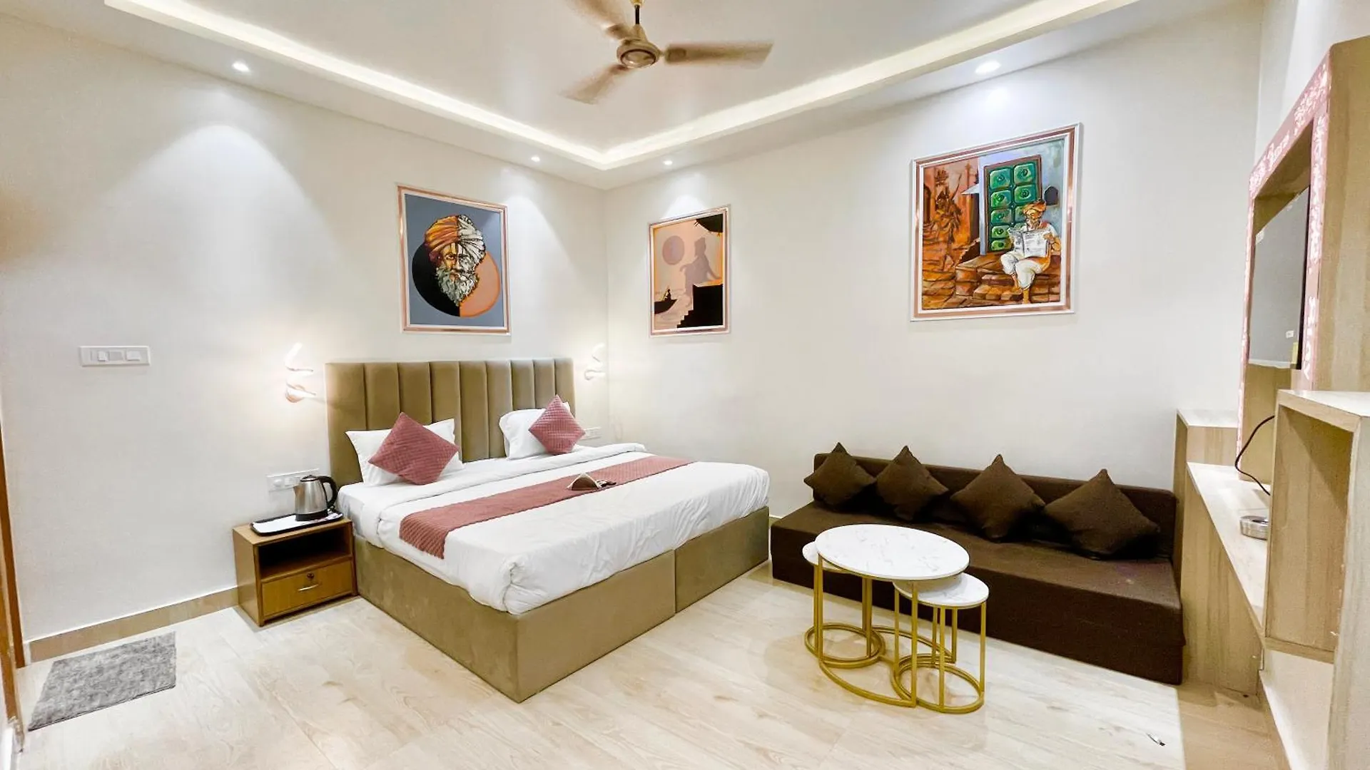 Hotel The Banaras Stay, Varanasi ! Fully-Air-Conditioned Hotel With Wifi Availability, Near Kashi Vishwanath Temple And Ganga Ghat Indie