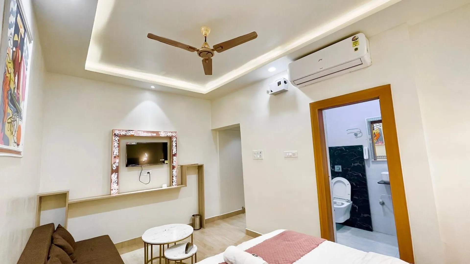 Hotel The Banaras Stay, Varanasi ! Fully-Air-Conditioned Hotel With Wifi Availability, Near Kashi Vishwanath Temple And Ganga Ghat Indie